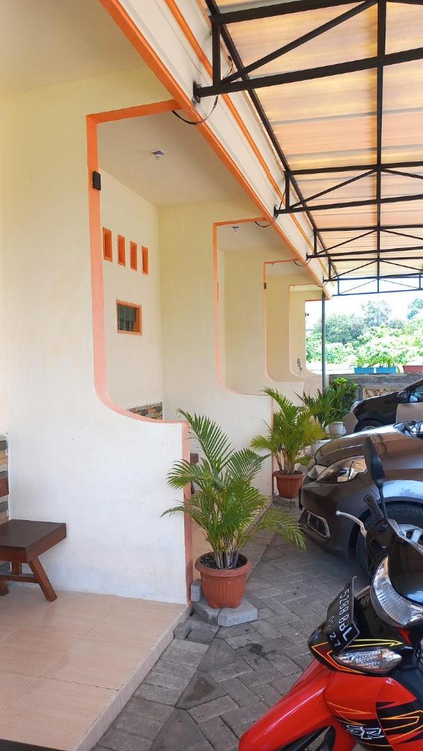 Angler Family Guest House Blitar Buitenkant foto